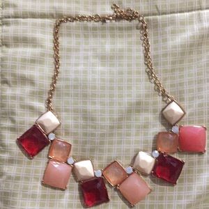 Vintage looking necklace. Excellent condition.